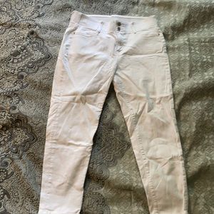 White Apt9 capris